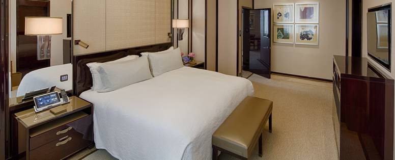 Deluxe_Suite_-_Bedroom