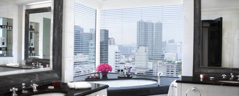 Grand_Deluxe_Harbour_View_Suite_-_Bathroom_
