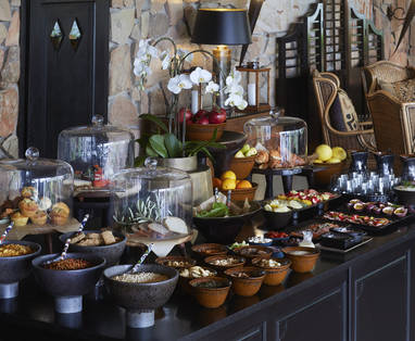 4._Bushmans_Kloof_breakfast_buffet
