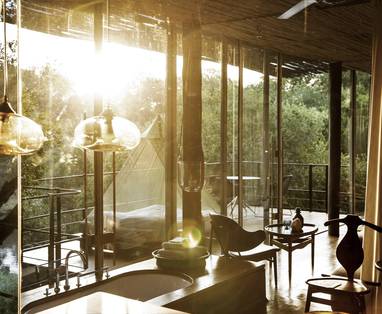 Singita-Sweni-Lodge-Sleeping-outside-b-min