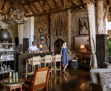 Singita-_Ebony_lodge-_algemene_bar-_Sand_rivier.m-min-min