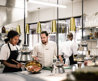 Sweni_lodge-keuken-chef-gourmet