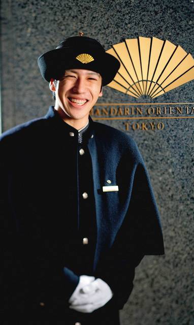 tokyo-doorman-01