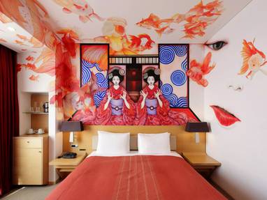 Artistieke kamer met muurschildering bij Park Hotel Tokyo