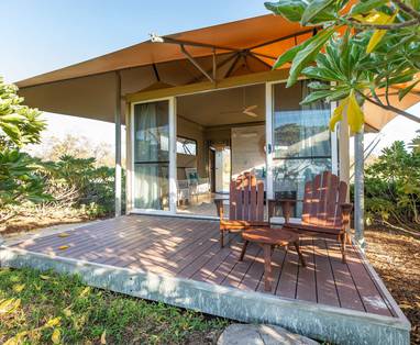 Glamping_tent_-vooraanzicht_-_privé_terras-_-min