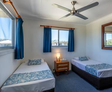 Lady_Elliot_Island_2bedroom_Beachfront_Unit_-_slaapkamer-min