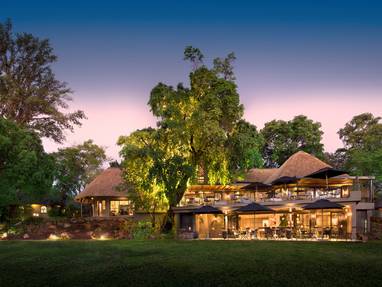 voorkant lodge bij Stanley & Livingstone in Zimbabwe
