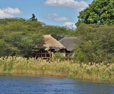 Bakwena_lodge_-_chalet_honeymoon_-_zicht_vanaf_rivier_-botswana_-_chobe_national_park_1