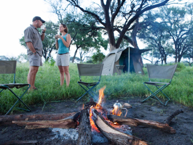 mobiele_safari_-_khwai_concessie_-_ochtend_koffie_bij_het_kampuur