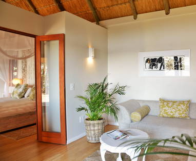 BAKWENA Lodge - lounge van de honeymoon chalet