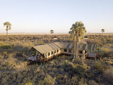 vogelperspectief van familietent bij Camp Kalahari in Botswana