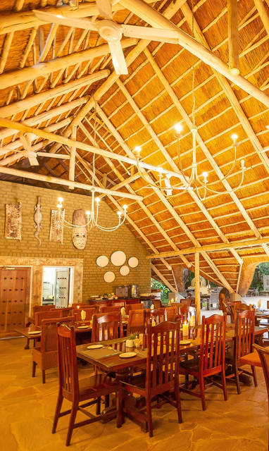 eetgedeelte bij Musango Safari Camp in Zimbabwe