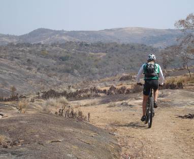 mountainbiken  bij Big Cave Camp in Zimbabwe