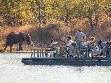 watersafari bij Musango Safari Camp in Zimbabwe