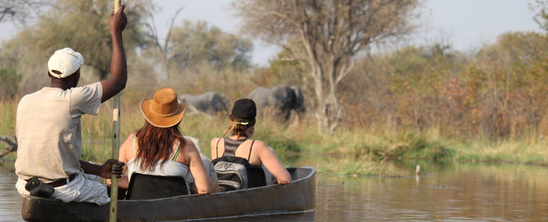 Mokoro tocht tijdens de watersafari van Sango Safari Camp in Botswana