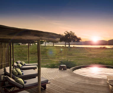 uitzicht vanaf 'plunge pool' bij Nyamatusi Camp, Mana Pools NP in Zimbabwe
