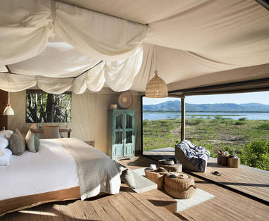 Slaapkamer met uitzicht bij Nyamatusi Camp, Mana Pools NP in Zimbabwe