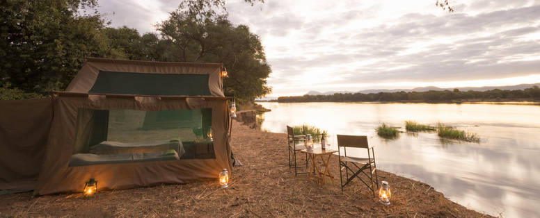 inrichting tenten bij Natureways Mano shoreline kanosafari 