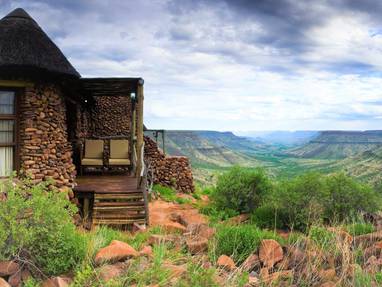 Verblijf met uitzicht bij Grootberg Lodge in Namibië