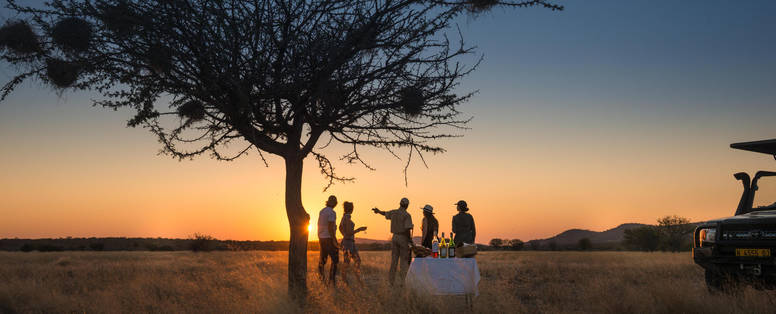 sundowner bij Ongava Tented Camp in Namibië