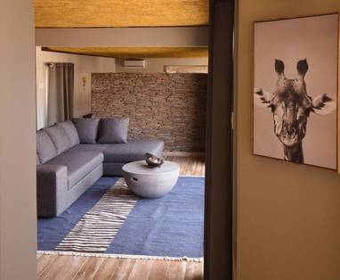 leefruimte van Superior Unit bij Hohenstein lodge in Namibië