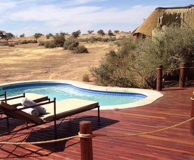 privé zwembad bij Kalahari Red Dunes Lodge in Namibië