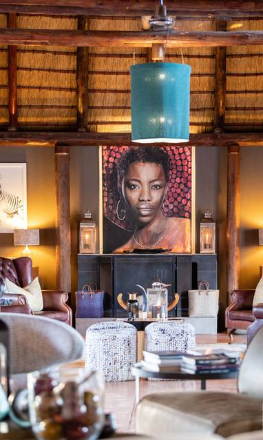 Comfortabele lounge bij Hoodia Desert Lodge in Namibië