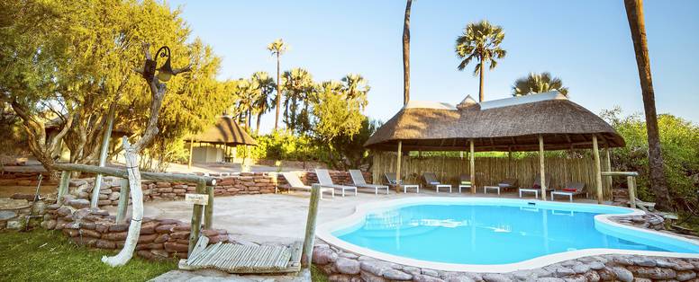 zwembad1 bij Palmwag Lodge in Namibië