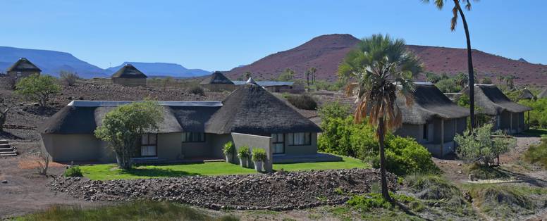 bungalows bij Palmwag Lodge in Namibië