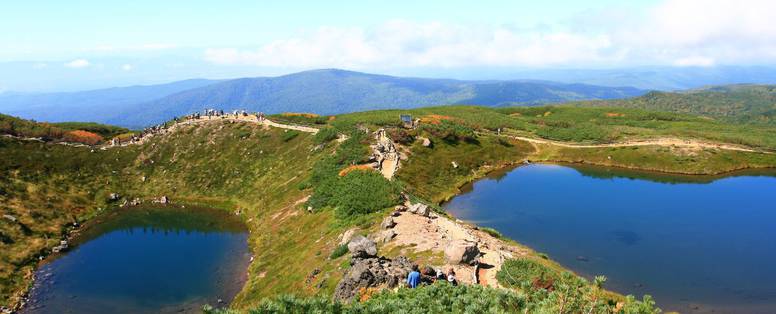 Omgeving en kratermeren van Mount Asahidake op Hokkaido