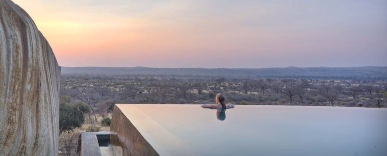 Zwembad bij Jabali Ridge in Tanzania