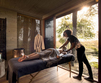 massage bij Sandibe lodge in Botswana