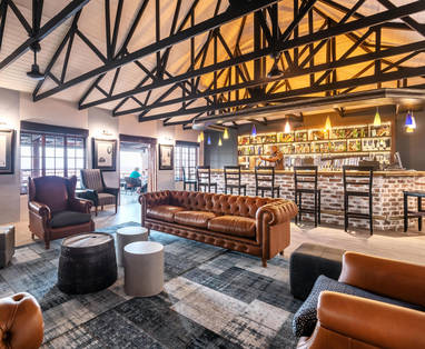 lounge bij Etosha Safari Lodge in Namibië