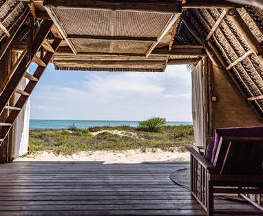 Uitzicht vanuit de banda op de zee Fanjove Island