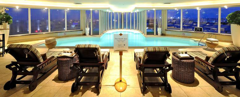 Intercontinental_Tambo_Airport_zwembads