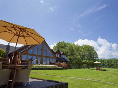 Buitenkant Auberge SoRa in Kawayu 