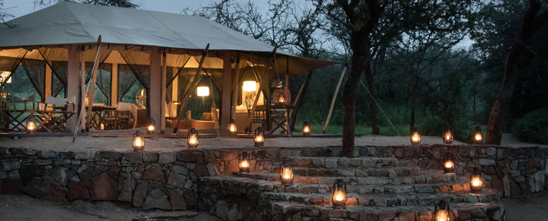 Gemeenschappelijke ruimte verlicht avond