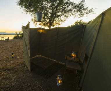 emmerdouche bij Camp Zambezi in Namibië