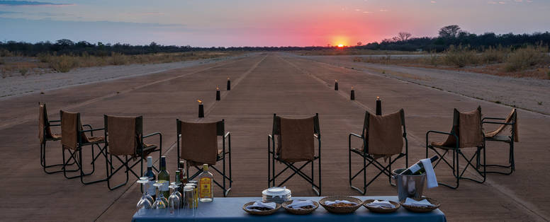 Sundowner bij Mokuti Etosha Lodge in Namibië