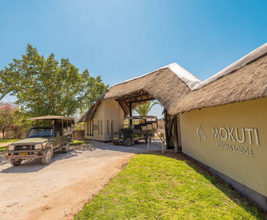 ingang bij Mokuti Etosha Lodge in Namibië