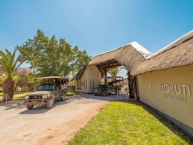 ingang bij Mokuti Etosha Lodge in Namibië