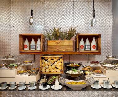 ontbijt buffet bij protea hotel