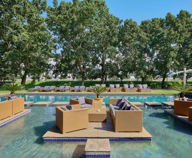 zwembad bij protea hotel