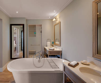 junior_suite_bathroom1