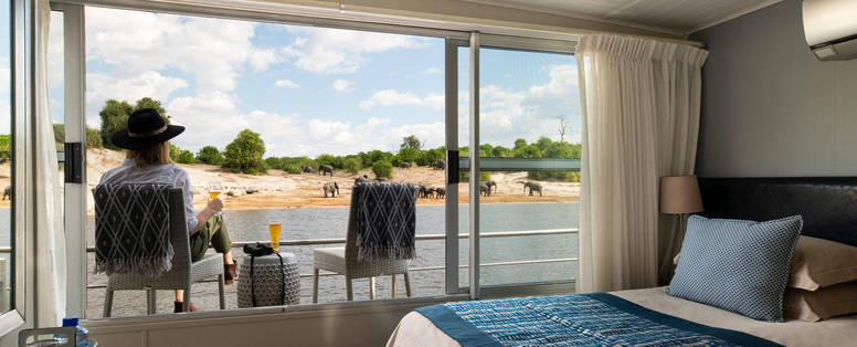 Slaapkamer met uitzicht bij Chobe princess