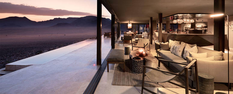 lounge bij Sossusvlei Desert lodge in Namibië
