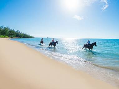 Paardrijden op het strand bij Tulia Zanzibar in Tanzania