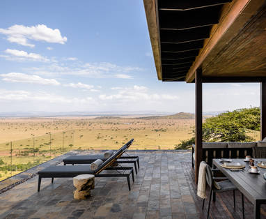 Singita_Sasakwa_Lodge_Hillside_Suite_veranda_met_uitzicht