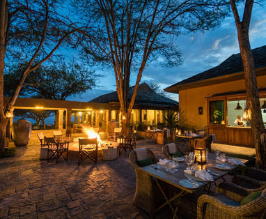 Singita_Sasakwa_Lodge_buiten_dineren