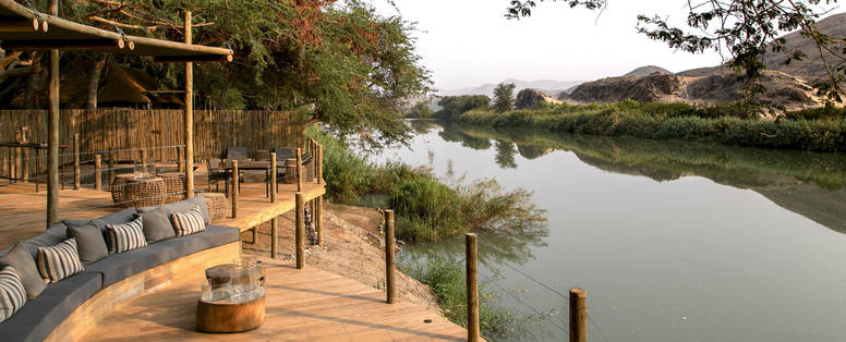 zwembad bij Serra Cafema in namibië
